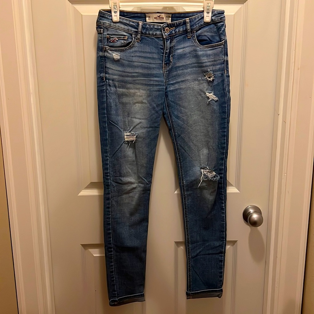 Juniors 7R Hollister jeans. Pre owned in great condition.